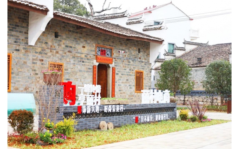 壹創(chuàng  )產(chǎn)品｜壹創(chuàng  )科技六臺教學(xué)一體機在麗村朱庭鄉村電商館安裝完成