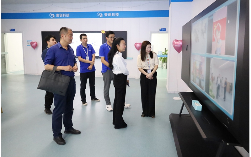 壹創(chuàng  )快訊 - 豐城市政協(xié)主席、黨組書(shū)記張小平蒞臨壹創(chuàng  )科技公司調研